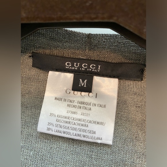 Gucci cashmere, silk and wool cardigan with gold designer buttons and gold logo. - Picture 16 of 16